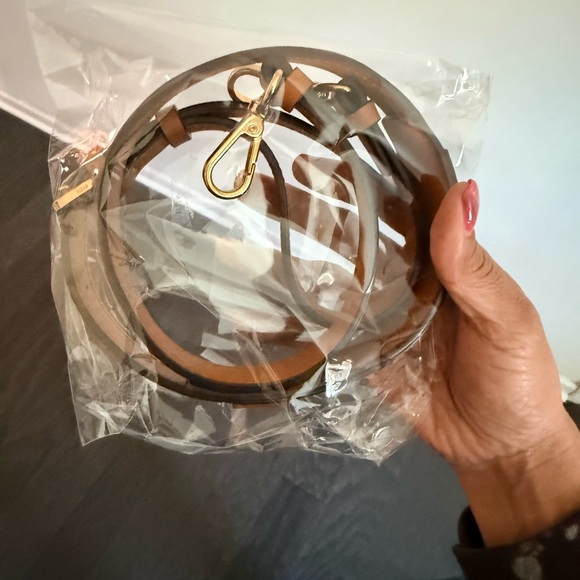 MCM Tan and Black Leather Strap with Gold Clasp - Picture 2 of 2